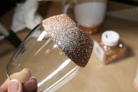 How to Seal Glitter on Glass: A Sparkling Dilemma in the World of Craftsmanship