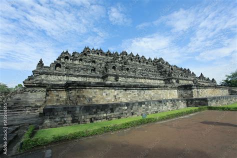 The Sailendra Dynasty’s Construction of Borobudur Temple: A Monument to Buddhist Piety and Ancient Architectural Prowess