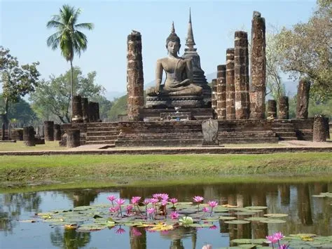 The Sukhothai Uprising: A Spark of Independence From Khmer Domination and Birthplace of a Thai Dynasty